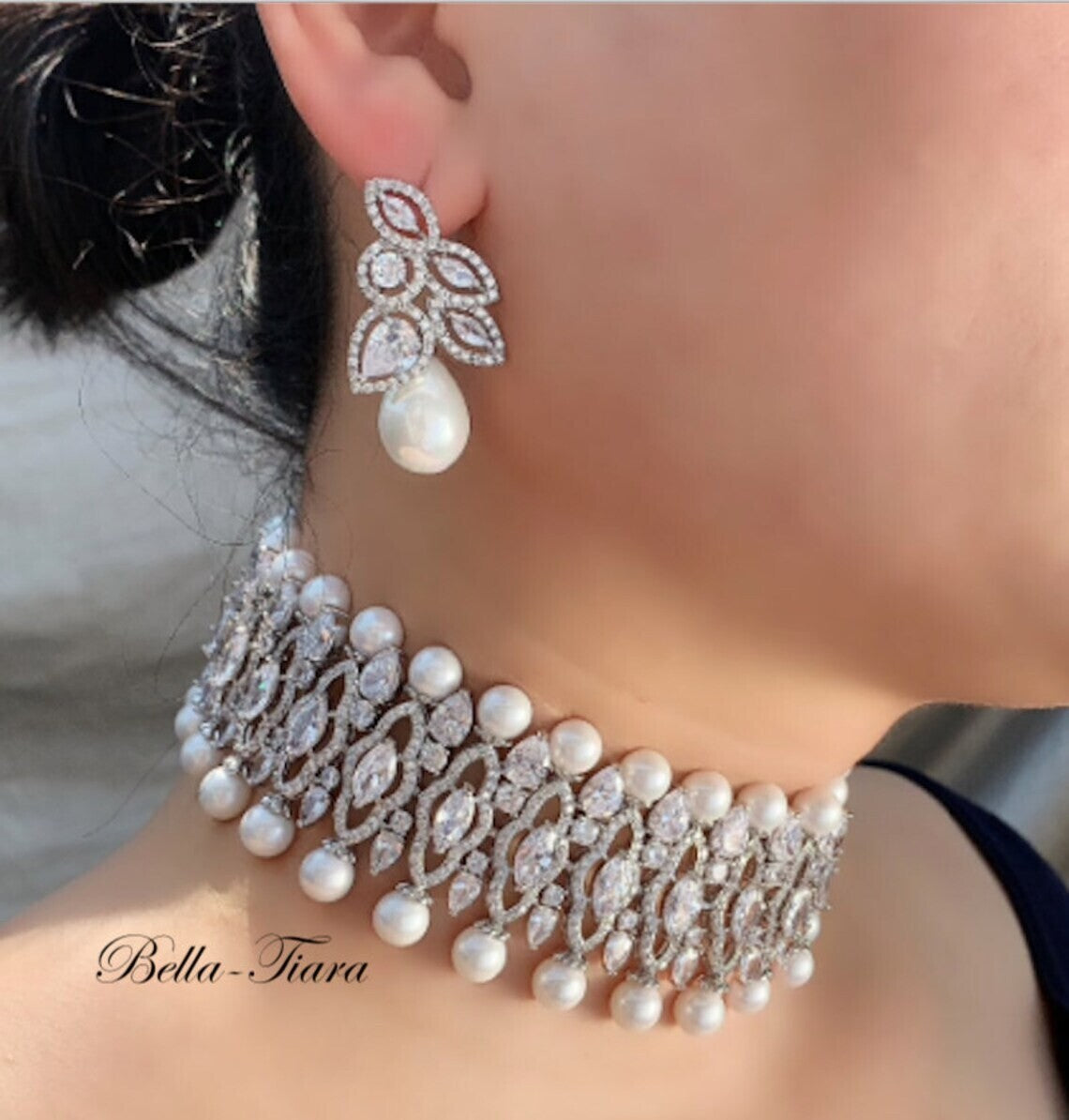 Grand Perla - Stunning Crystal and Pearl wedding necklace set