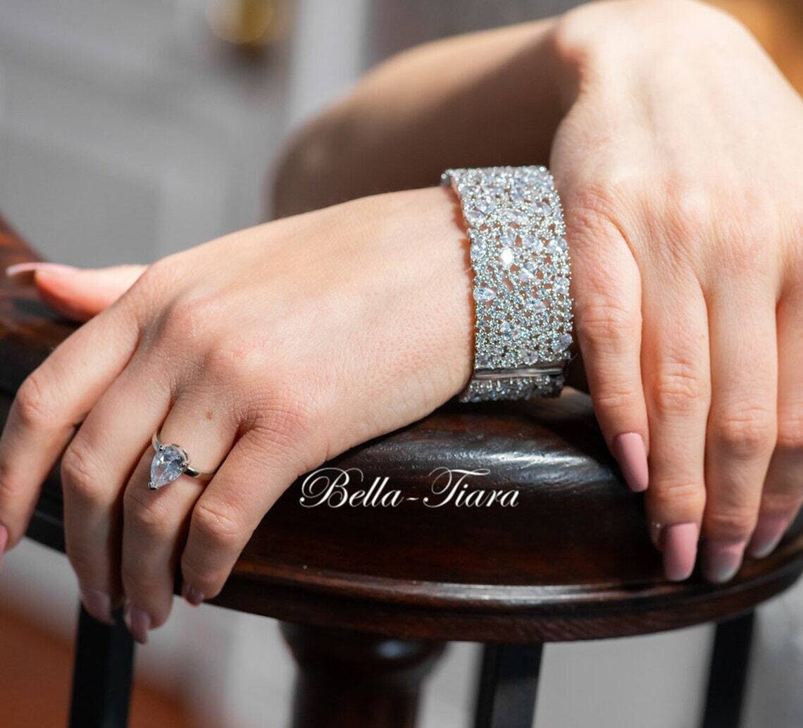 Lauriana - Glamorous Swarovski crystal gold cuff bracelet