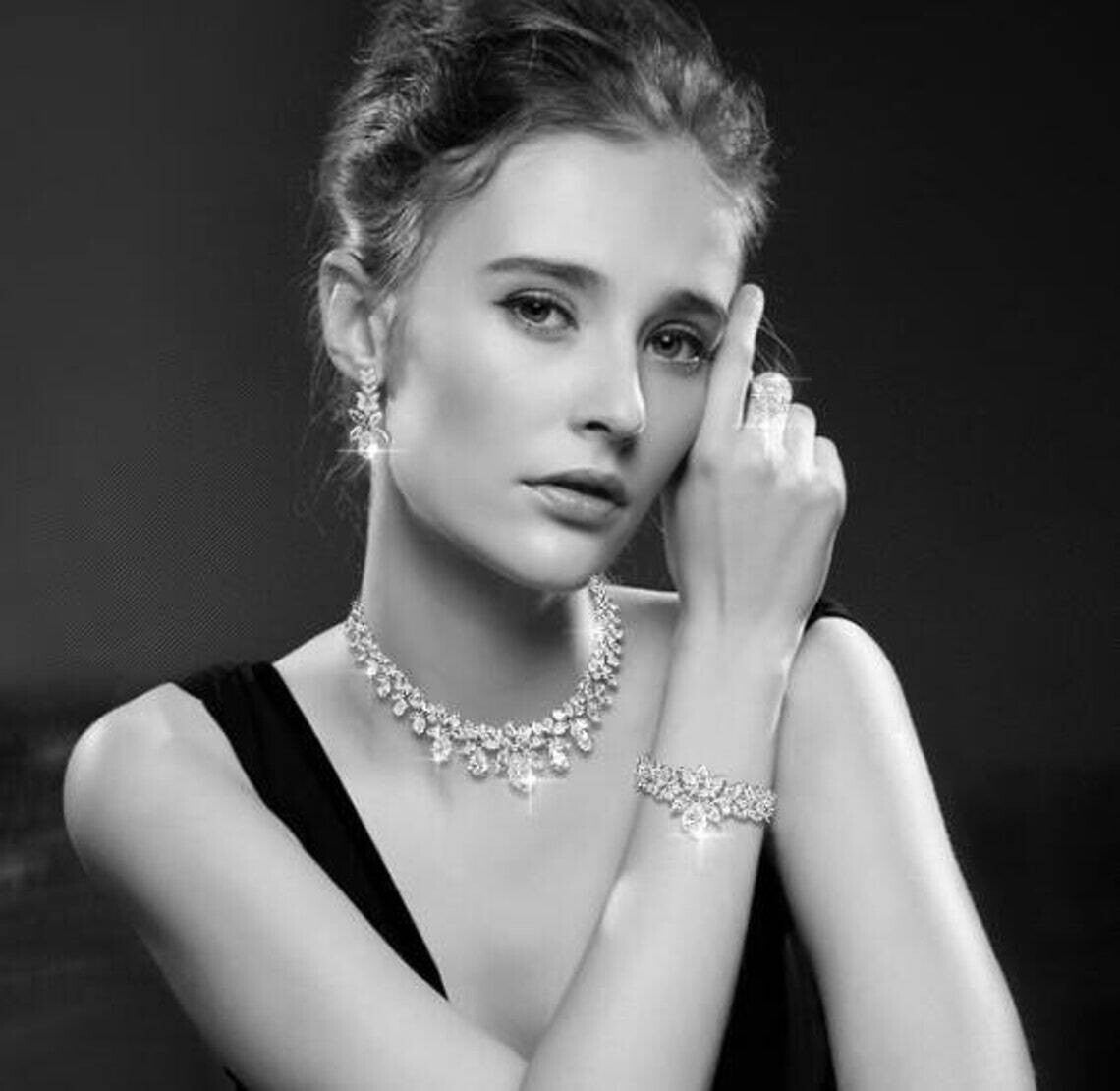 Stella - Stunning crystal statement necklace set with free bracelet