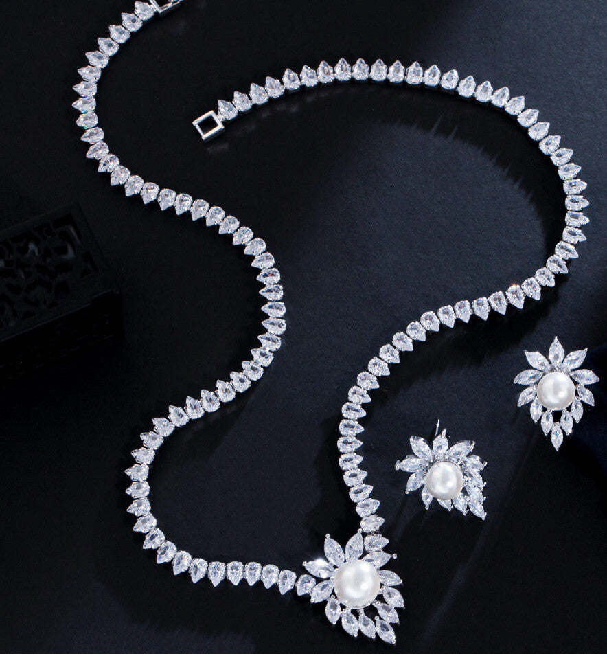 Belinda - Lovely Swarovski wedding necklace set