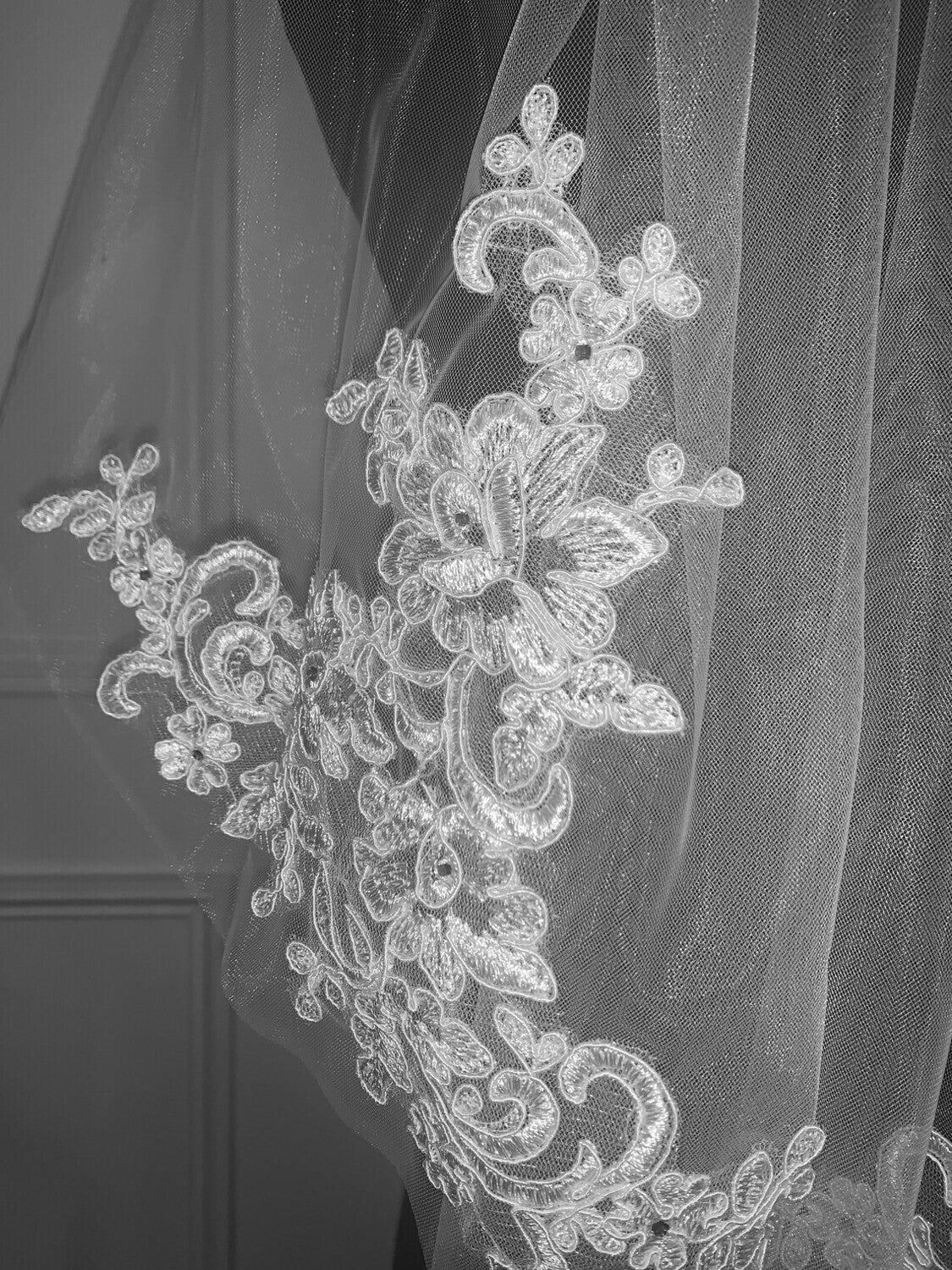 AnnaMaria - Stunning french lace italian communion veil