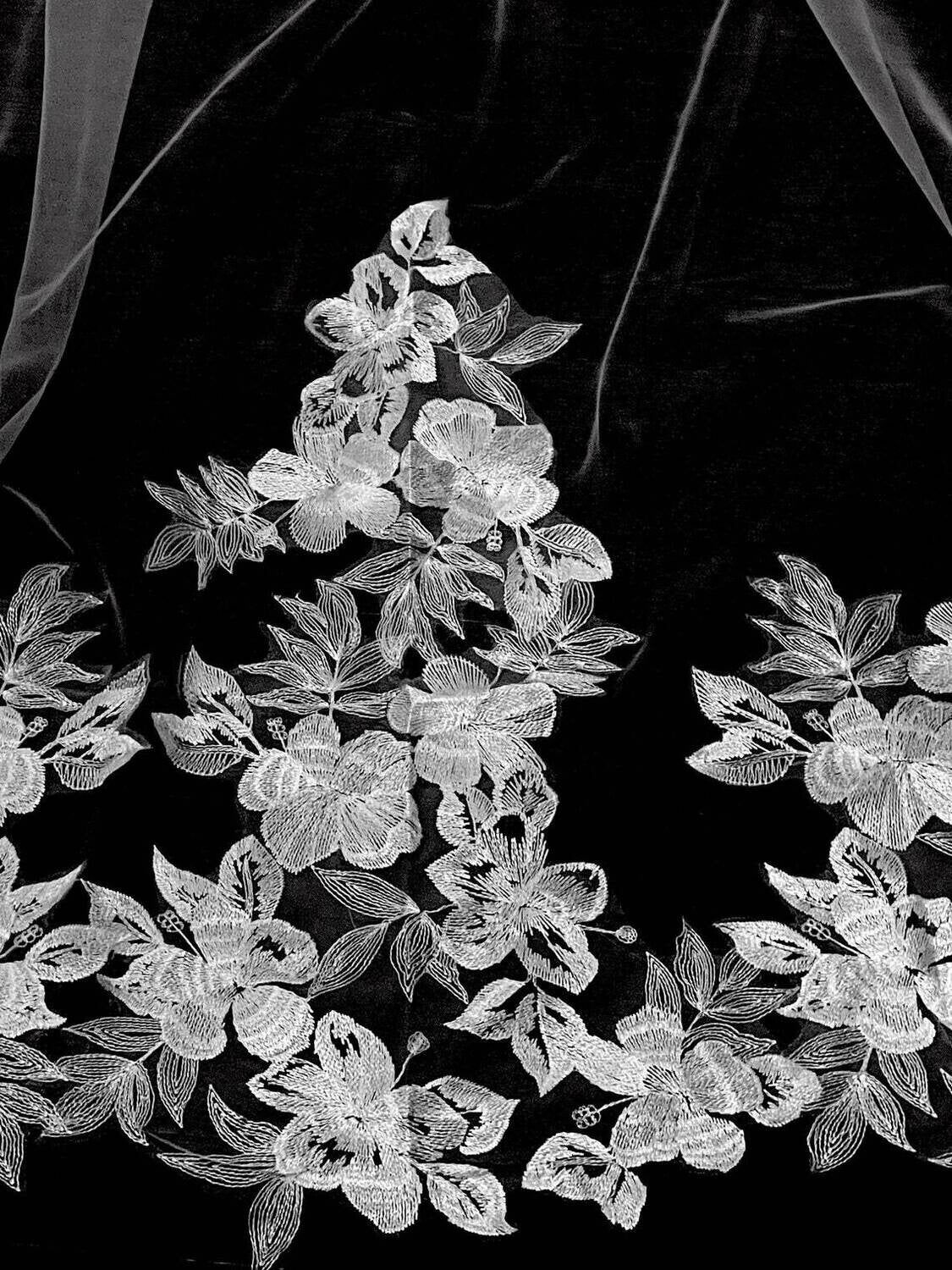 Amandaluisa – Royal flower lace cathedral veil free blusher