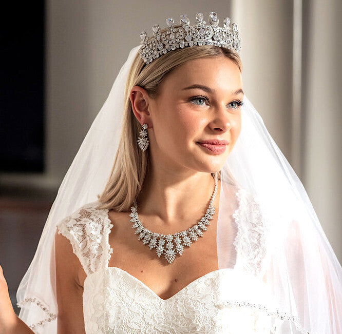 Stunning crystal statement necklace set