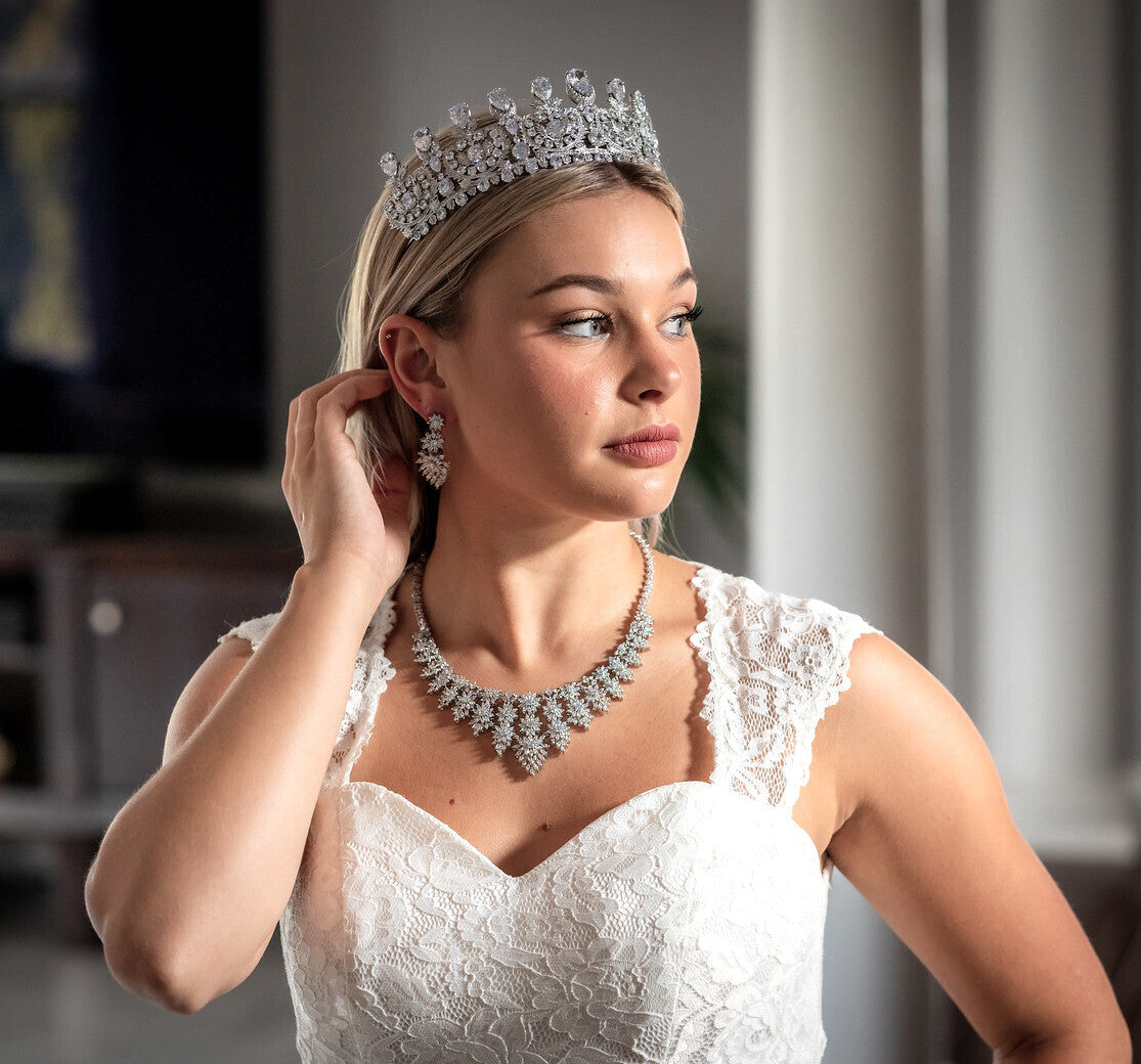 Stunning crystal statement necklace set