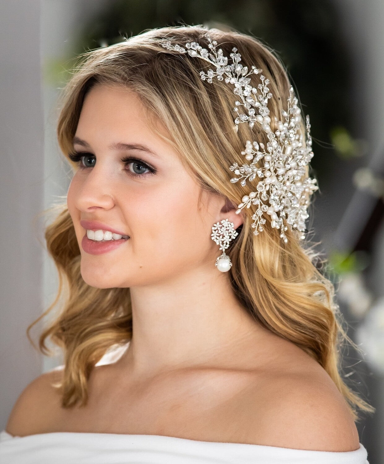 Bridal pearl hair piece