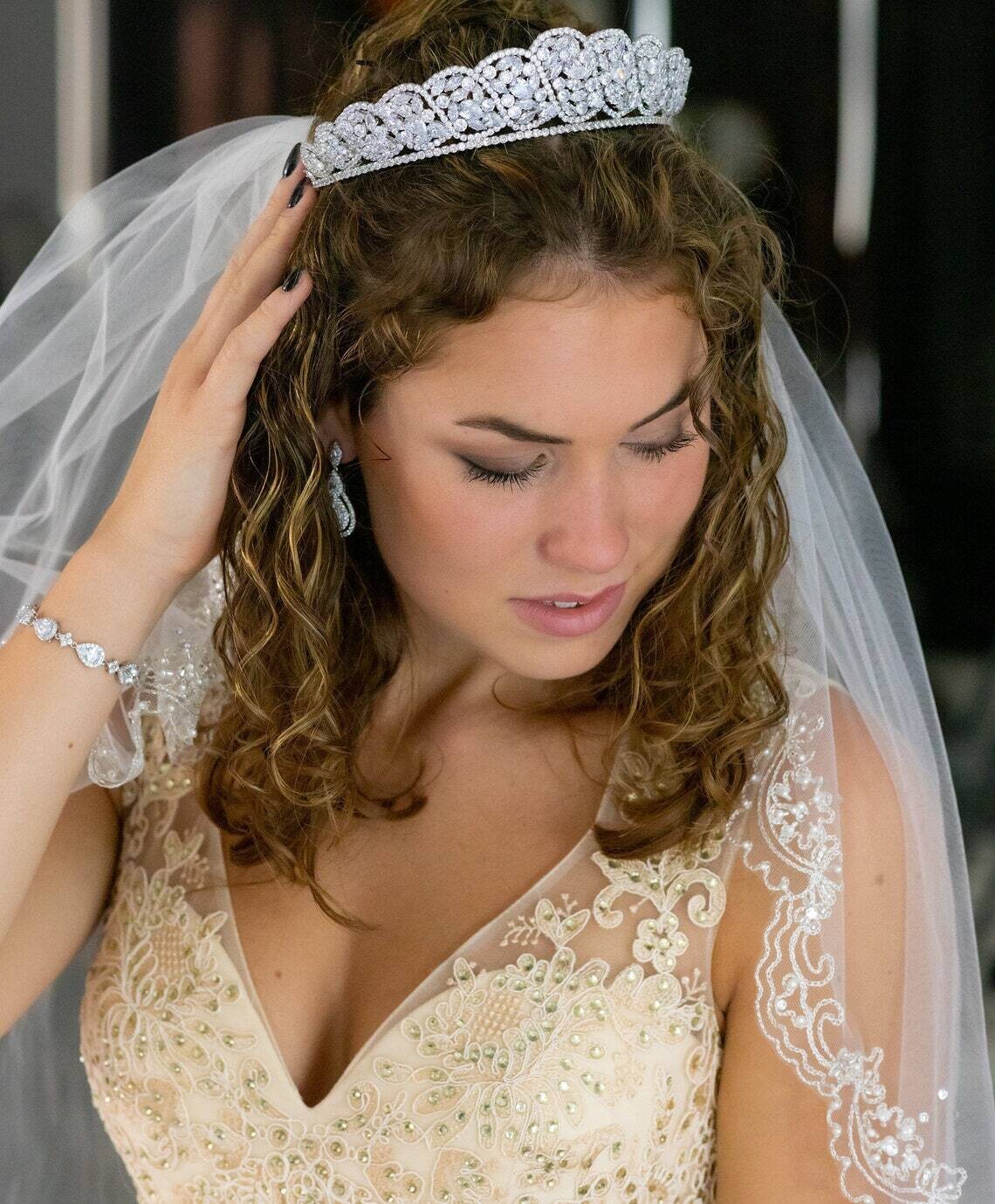 Meliza – Vintage champagne gold pearl crystal Beaded edge wedding veil