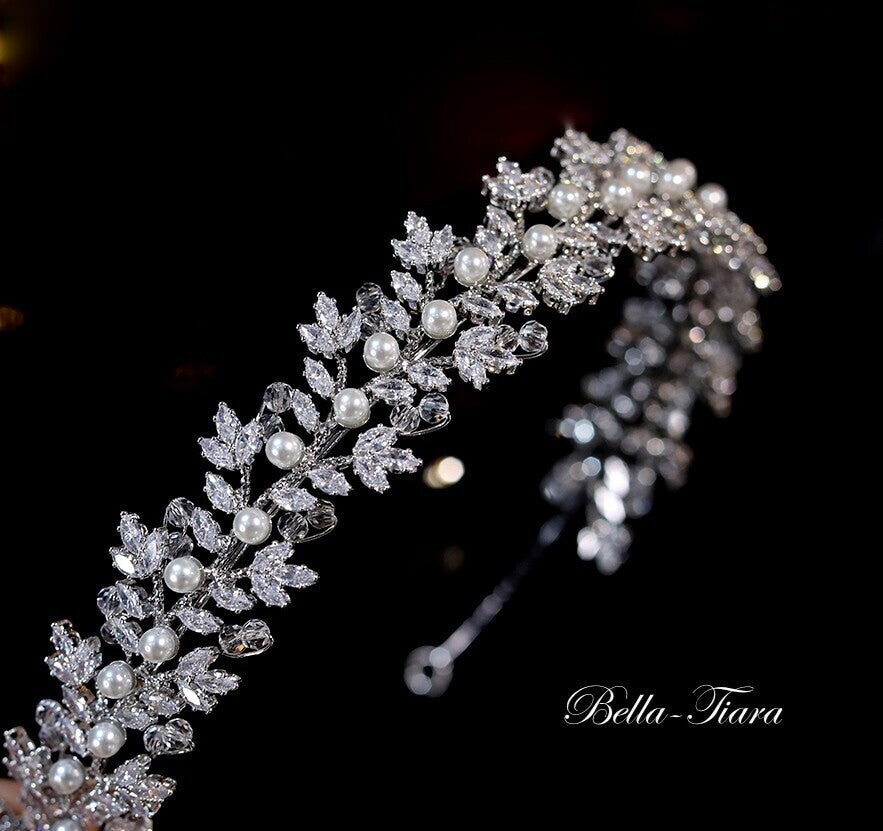 Mariangela - Beautiful swarovski crystal pearl communion headband