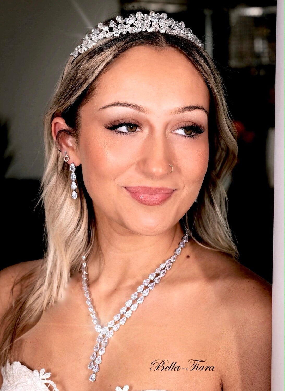 Amandalisa - Glamorous elegant crystal drop wedding bridal necklace set