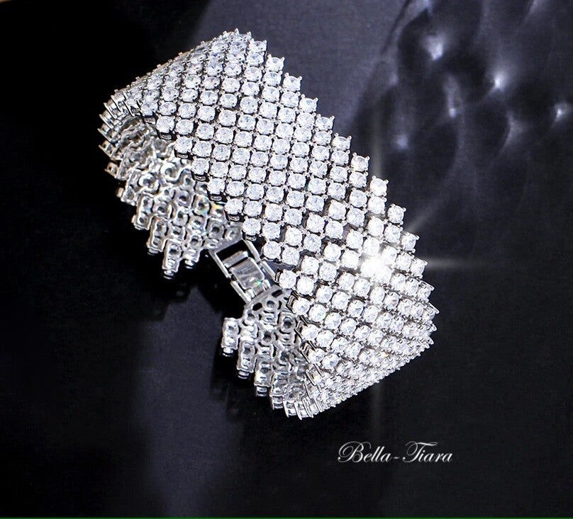 Kelsie - Glamorous wedding Crystal cuff bracelet