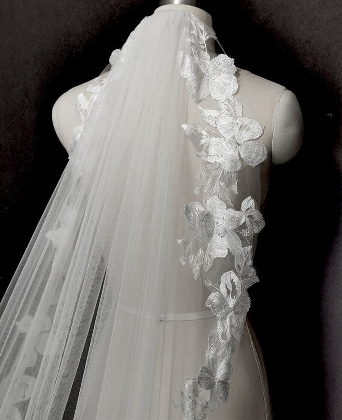 Amandaluisa – Royal flower lace cathedral veil free blusher