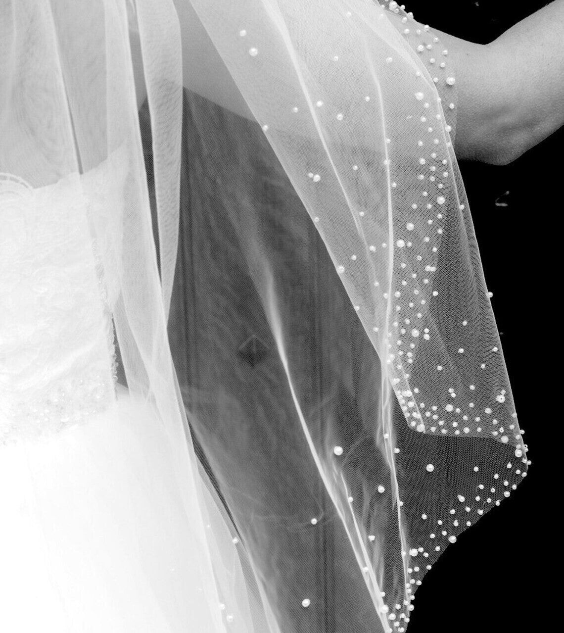 Kiera – Enchanting scattered Royal cathedral pearl wedding veil