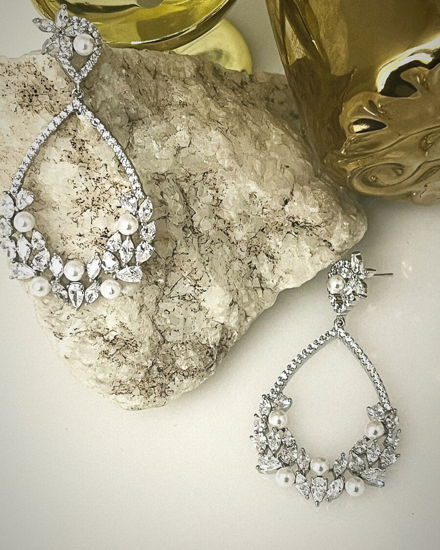 Delicata Romantic and elegant pearl crystal drop bridal earrings