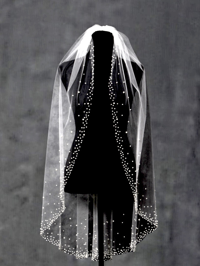 Enchanting pearl edge veil