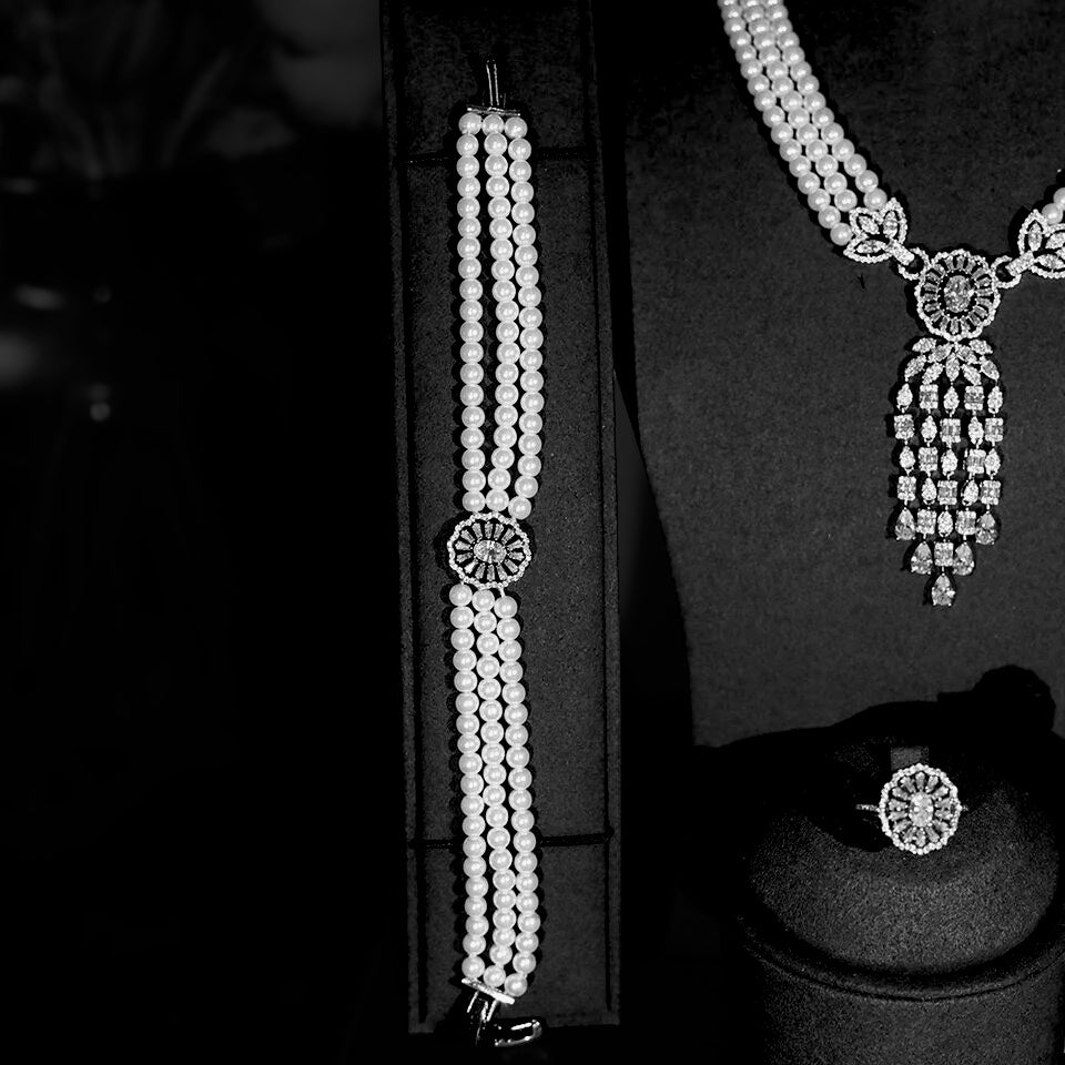 Santarini - Exquisite 3 pcs pearl bridal necklace set