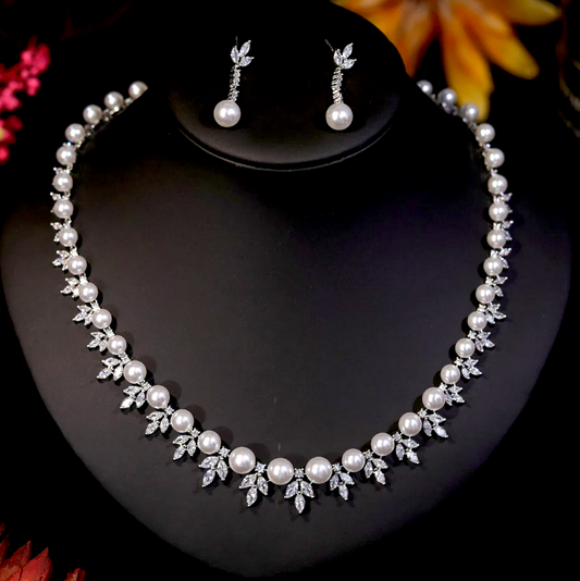 Perola - Timeless crystal bridal necklace set