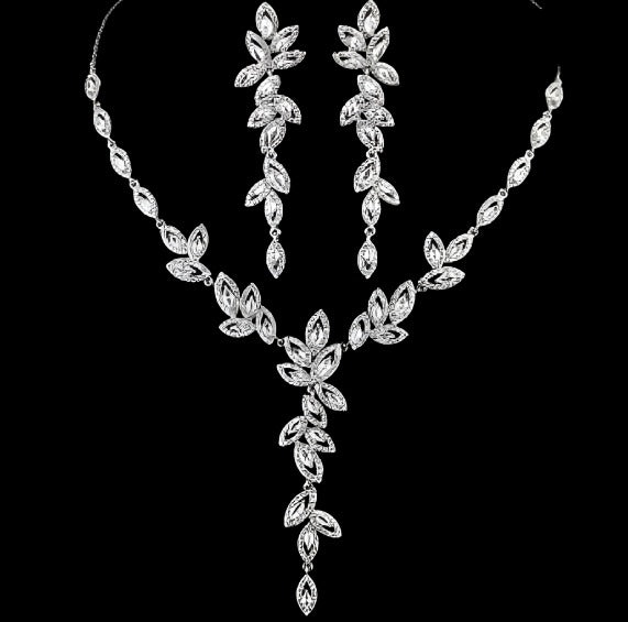 Paris - Beautiful swarovski crystal 3pcs bridal necklace set (free Bracelet)