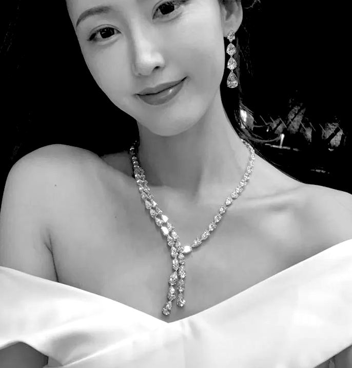 Amandalisa - Glamorous elegant crystal drop wedding bridal necklace set