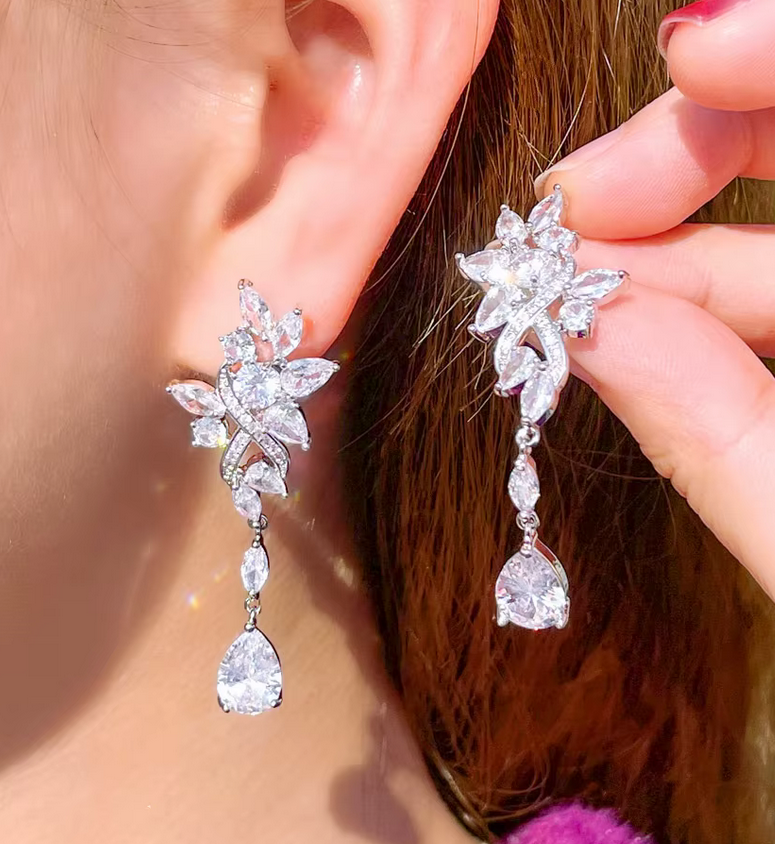 Lindsey - Swarovski drop bridal earrings and bracelet set