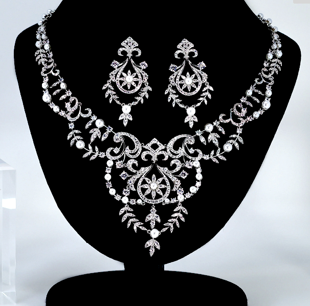 Amberpearl - Exquisite pearl bridal necklace set