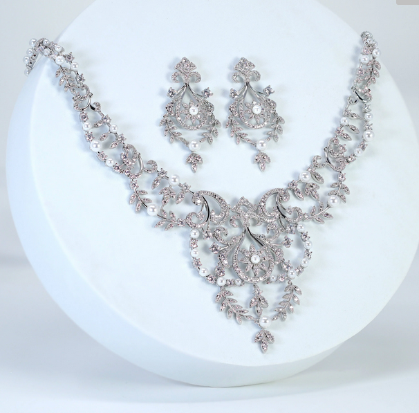 Amberpearl - Exquisite pearl bridal necklace set