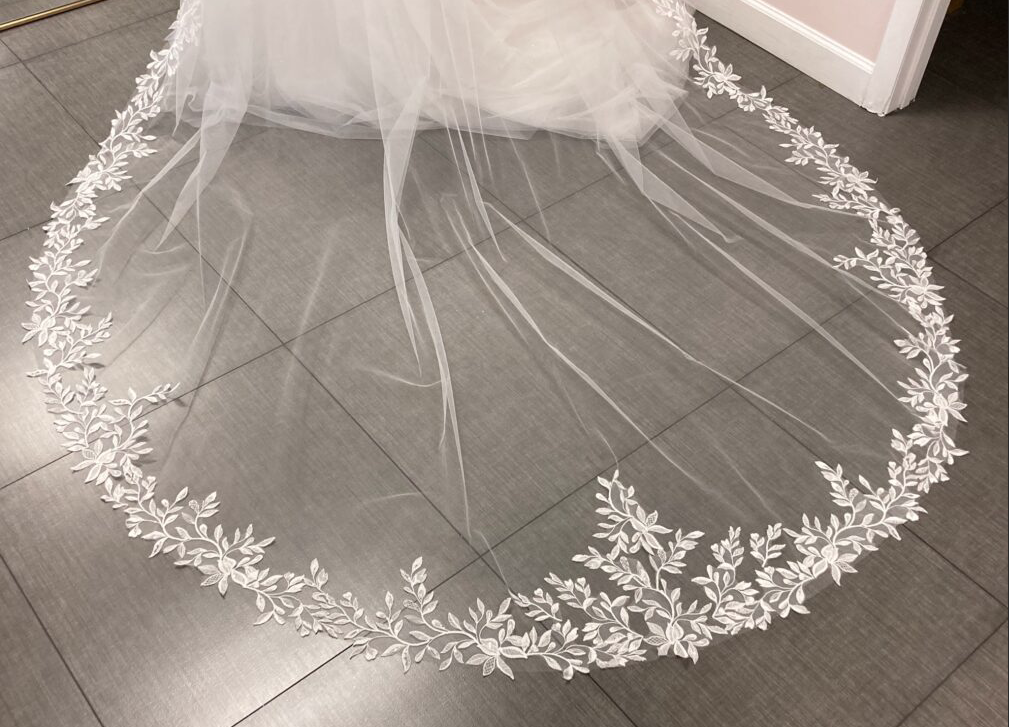 Alecia - Beautiful leaf vine lace cathedral veil