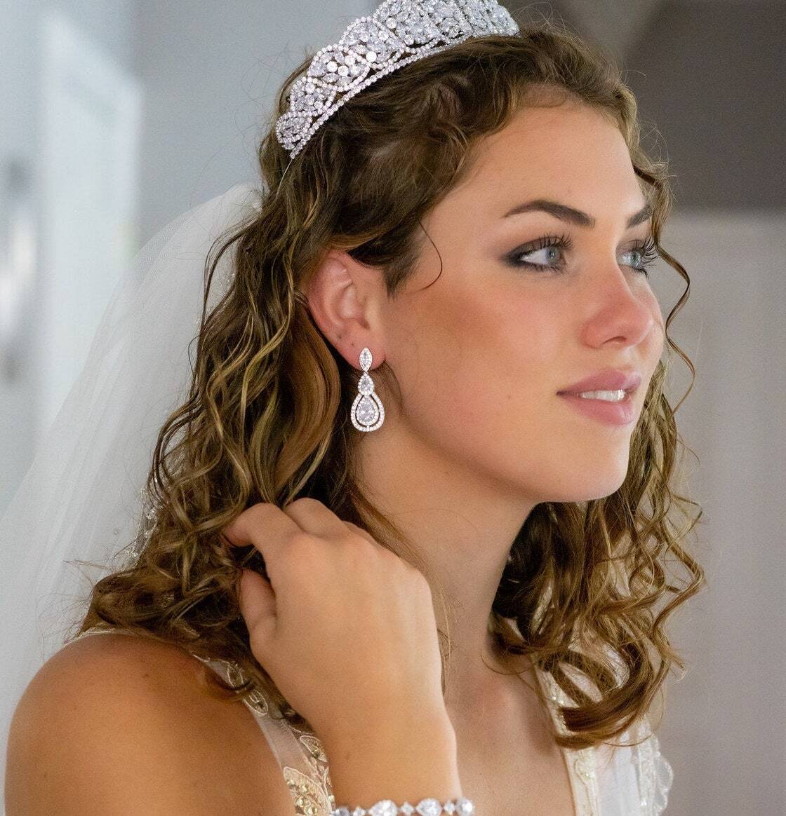 Donna - Swarovski crystal drop earrings