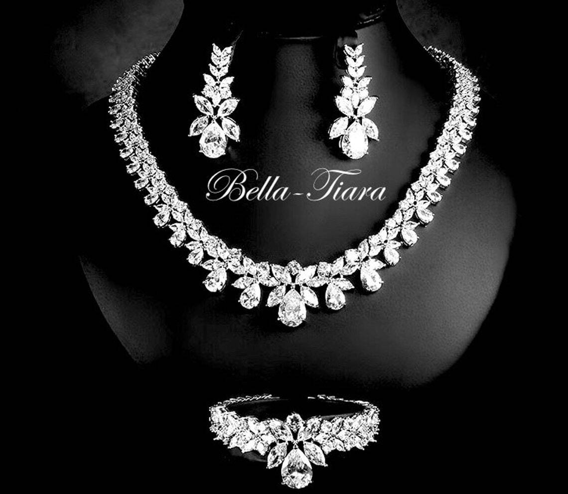 Stella - Stunning crystal statement necklace set with free bracelet