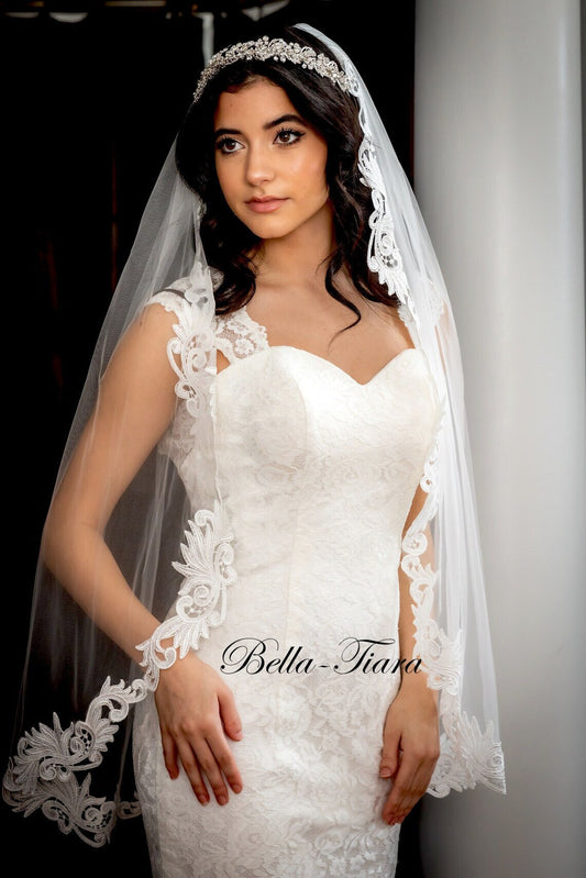 Salma– Beautiful lace wedding veil