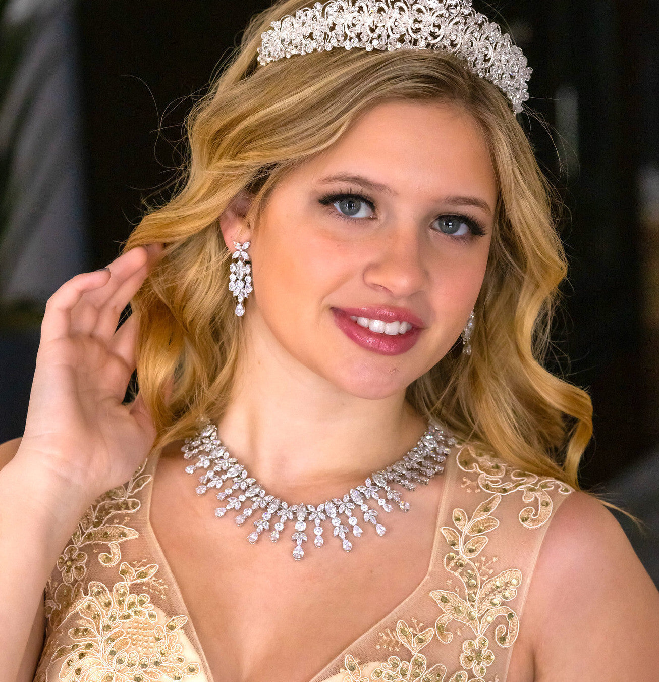 Klea - Stunning Swarovski crystal statement necklace set (free bracelet)