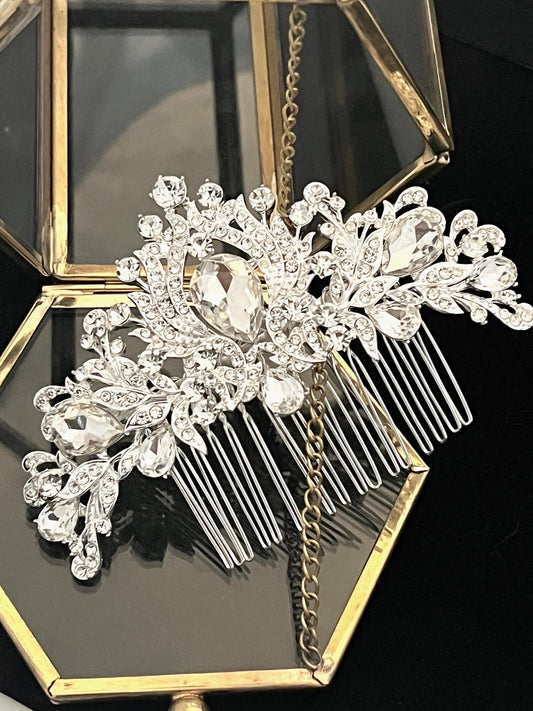 Romantica - Beautiful vintage bridal comb