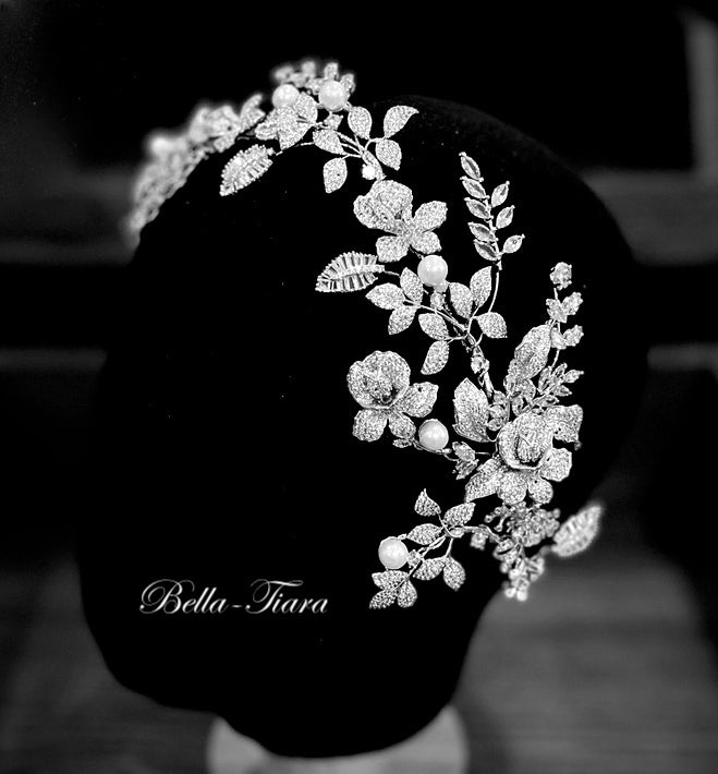 Genova - Exquisite crystal flower pearl hair vine