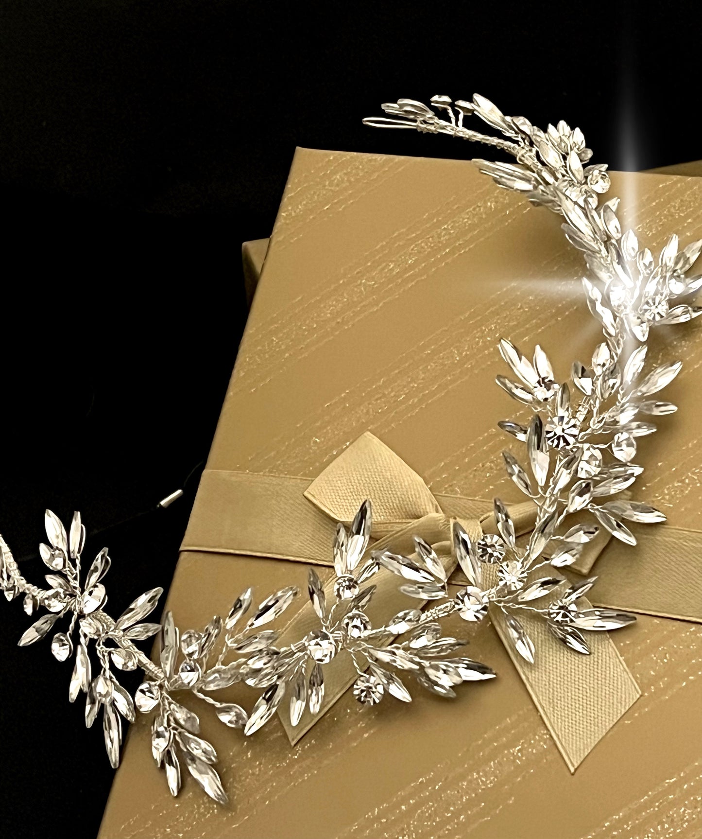 Leah - Elegant and dazzling Swarovski bridal headpiece