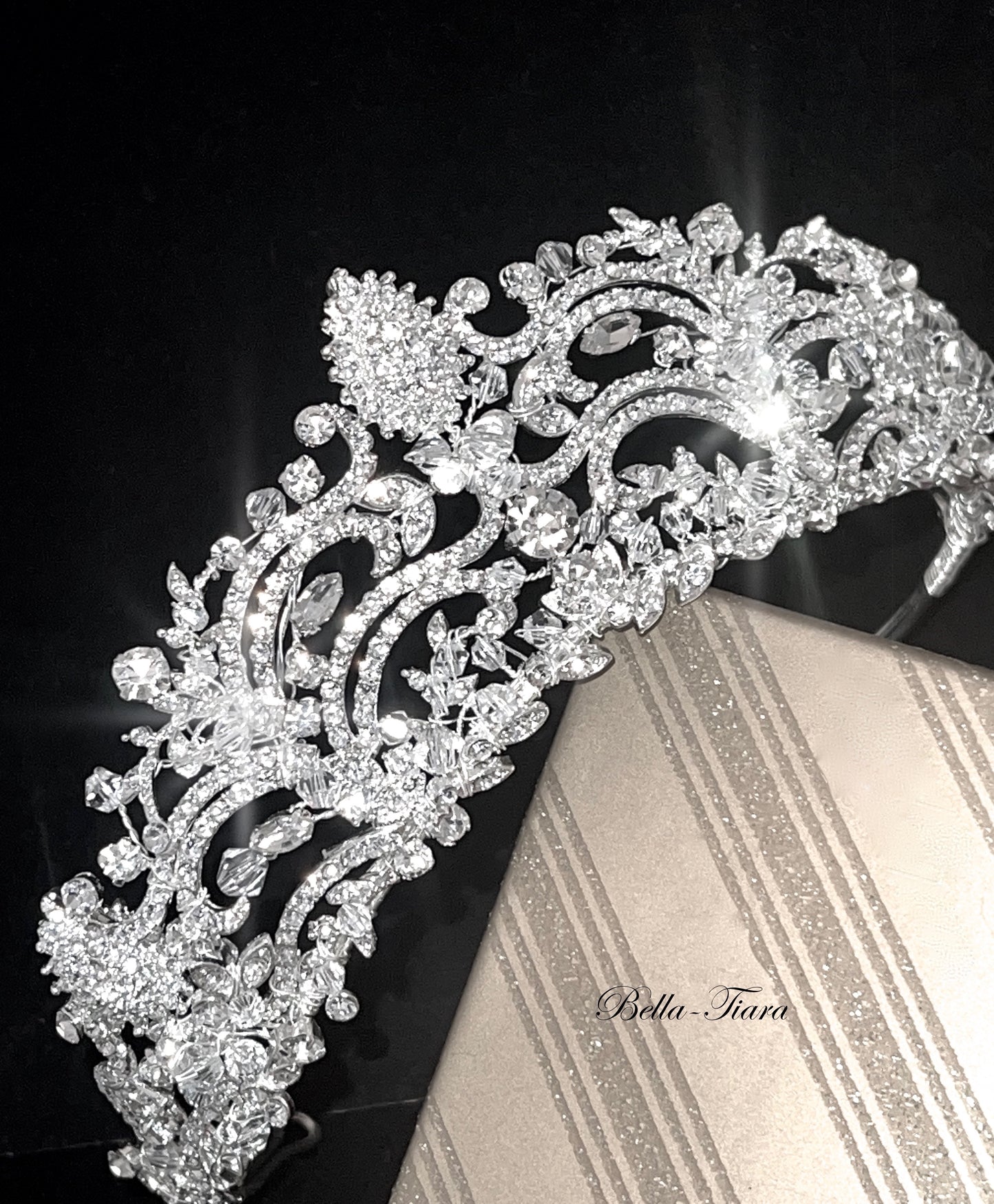 Queenmary - Enchanting Swarovski crystal wedding tiara