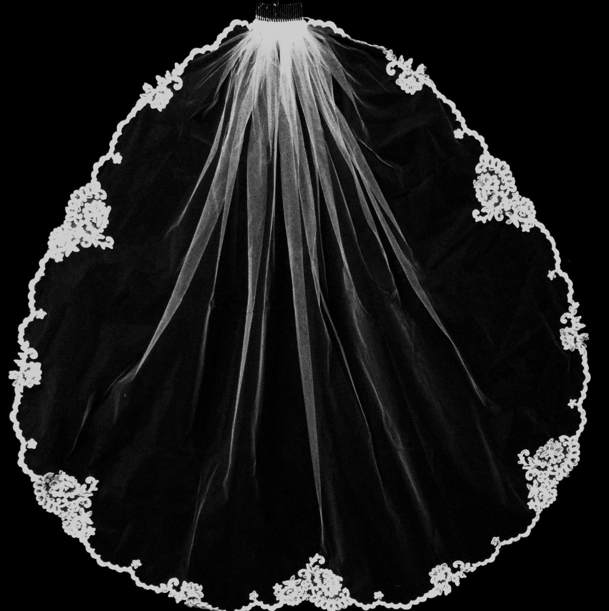 Marialuisa – Beautiful swirl vintage royal lace wedding veil