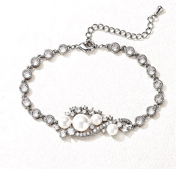 laura - Elegant pearl bracelet