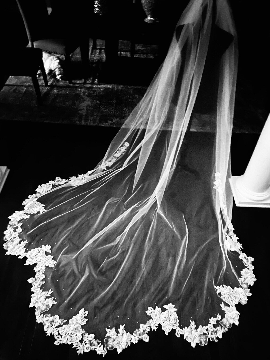 Vianca – scalloped floral lace cathedral wedding veil