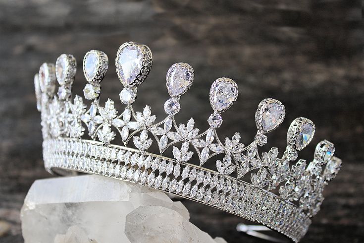 Elegant Bridal Crown for Wedding Day to Complement Your Hairstyle and Dress Perfectly