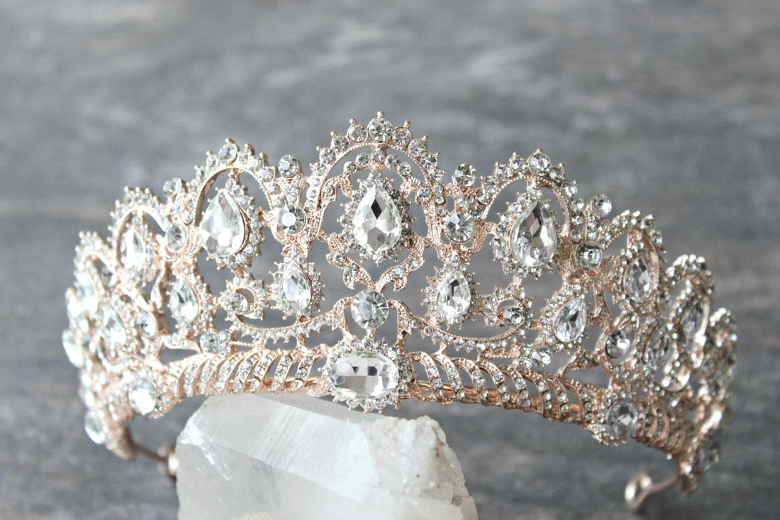How to Choose the Perfect Bridal Tiaras and Wedding Crowns for Your Wedding Day?