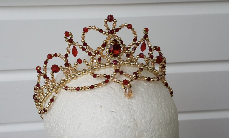 Crowns & Tiaras for All Occasions: Finding the Perfect Accessory for Every Event