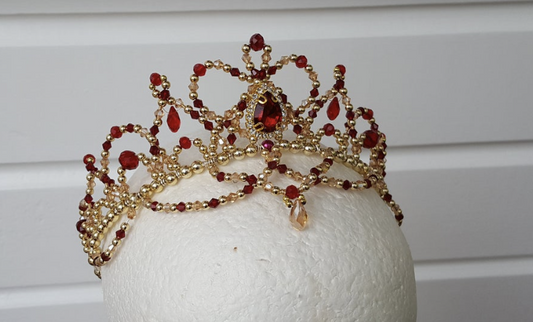 Crowns & Tiaras for All Occasions: Finding the Perfect Accessory for Every Event