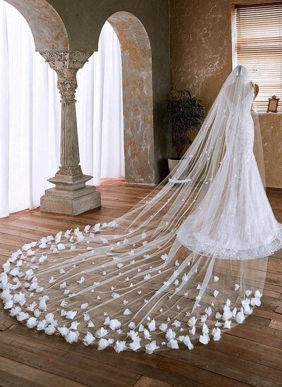 Unique Floor Length Veil Styles for Classic, Modern, and Timeless Bridal Looks