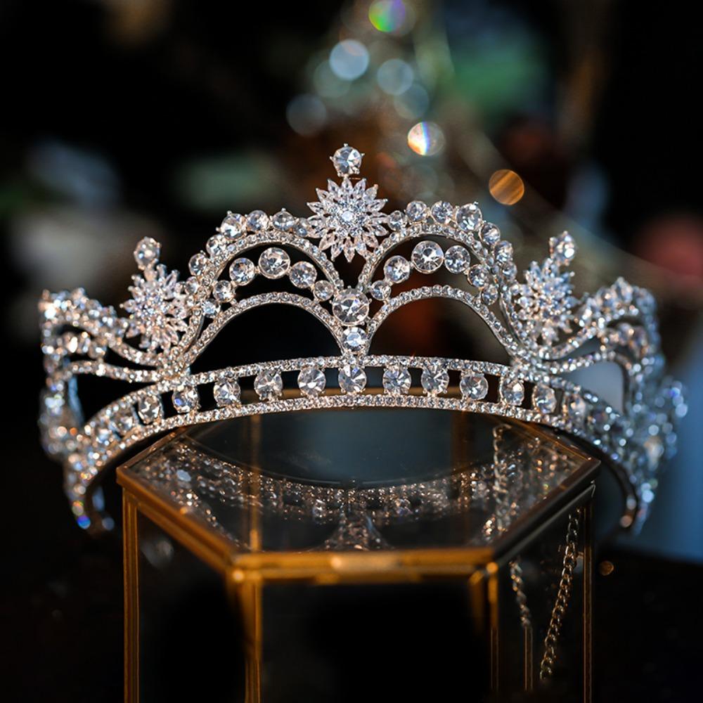 Best Tiara Crown Styles for Modern, Traditional, and Luxury Wedding Themes