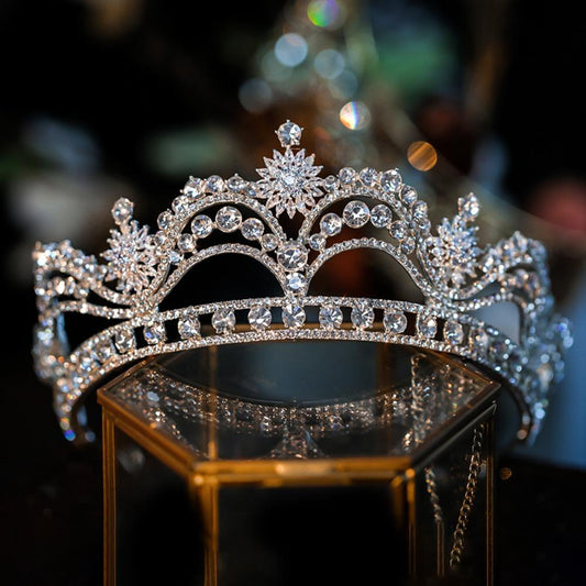 Best Tiara Crown Styles for Modern, Traditional, and Luxury Wedding Themes
