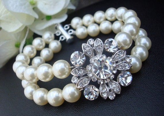 Pearl Bracelet for Wedding Trends in 2025: What’s In Style for the Modern Bride