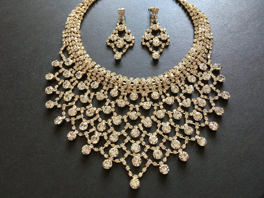 Choosing the Right Bridal Jewelry Set: Everything You Need to Know