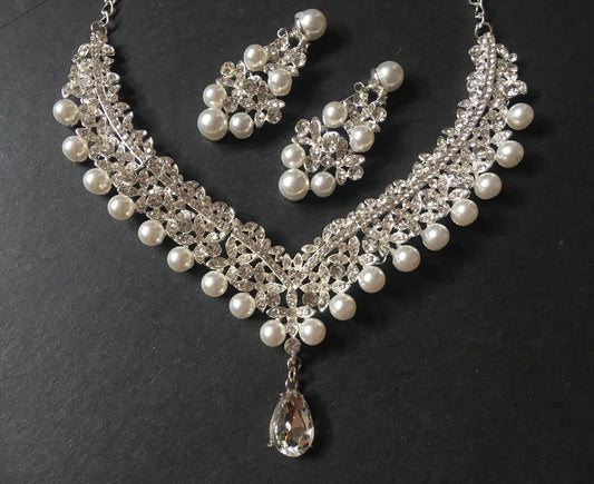 The Ultimate Guide to Bridal Jewelry: Earrings, Necklaces, and More