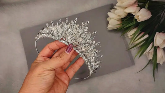 Wedding Crown for Bride With a Veil: How to Coordinate Both Without Overloading 