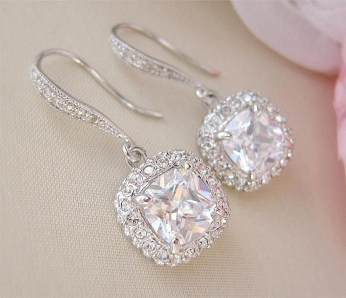 How High-Quality Bridal Earrings Improve Overall Wedding Day Elegance