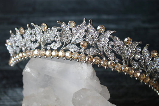 Swarovski Tiara Trends 2025: Perfect Crystal Crowns for Brides Who Love Timeless Beauty