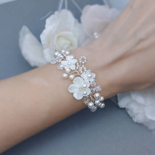 How to Choose the Perfect Bracelet for Your Wedding Day Dress and Style